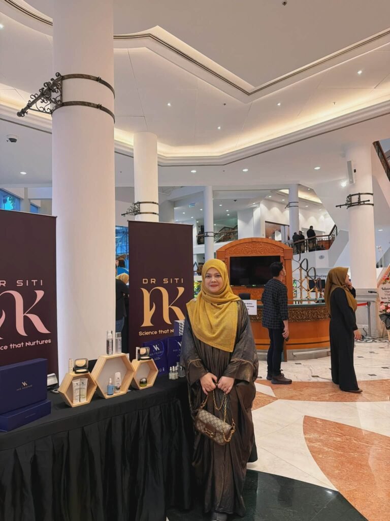 Sepantas kilat balik menukar outfit untuk konsert Hijjaz di Istana Budaya. 
.
Te…